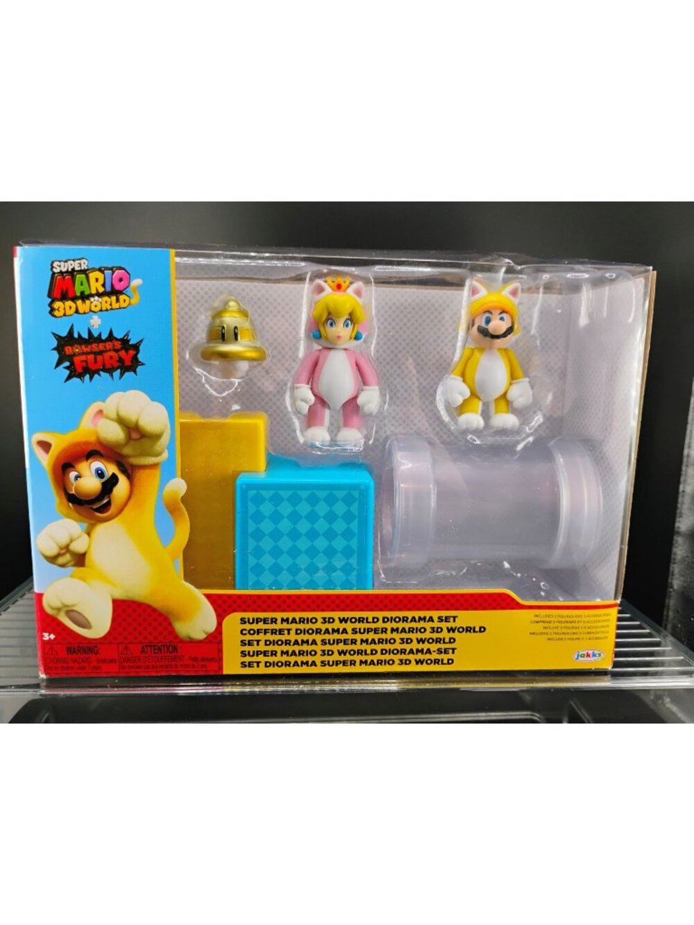 Super Mario 3D World Diorama Set Mario & Peach Figures